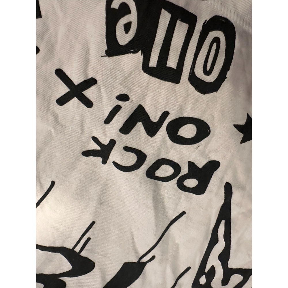 Guess Graphic Tee – Size S –‎ "Rock On/Graffiti" Style - Picture 12 of 12
